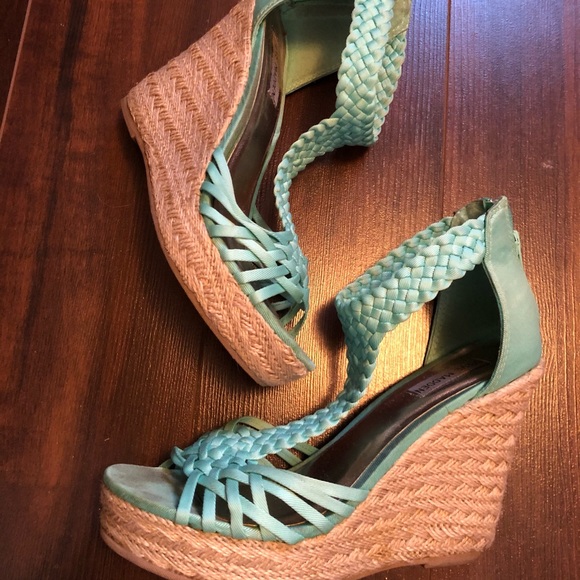 STEVEN MADDEN Open Toed Wedge - Picture 4 of 8